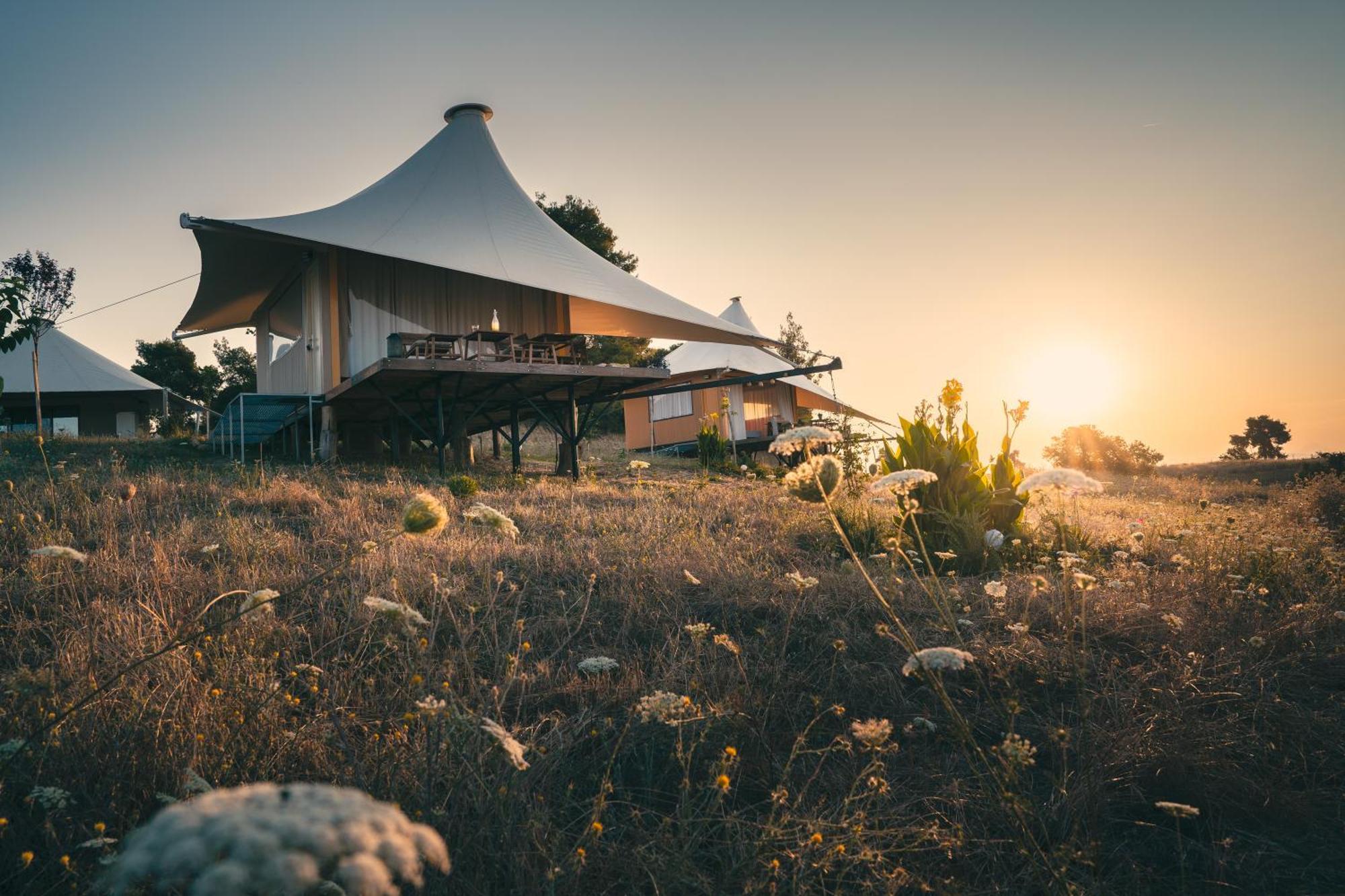 Luxe tent Ihousevillage
