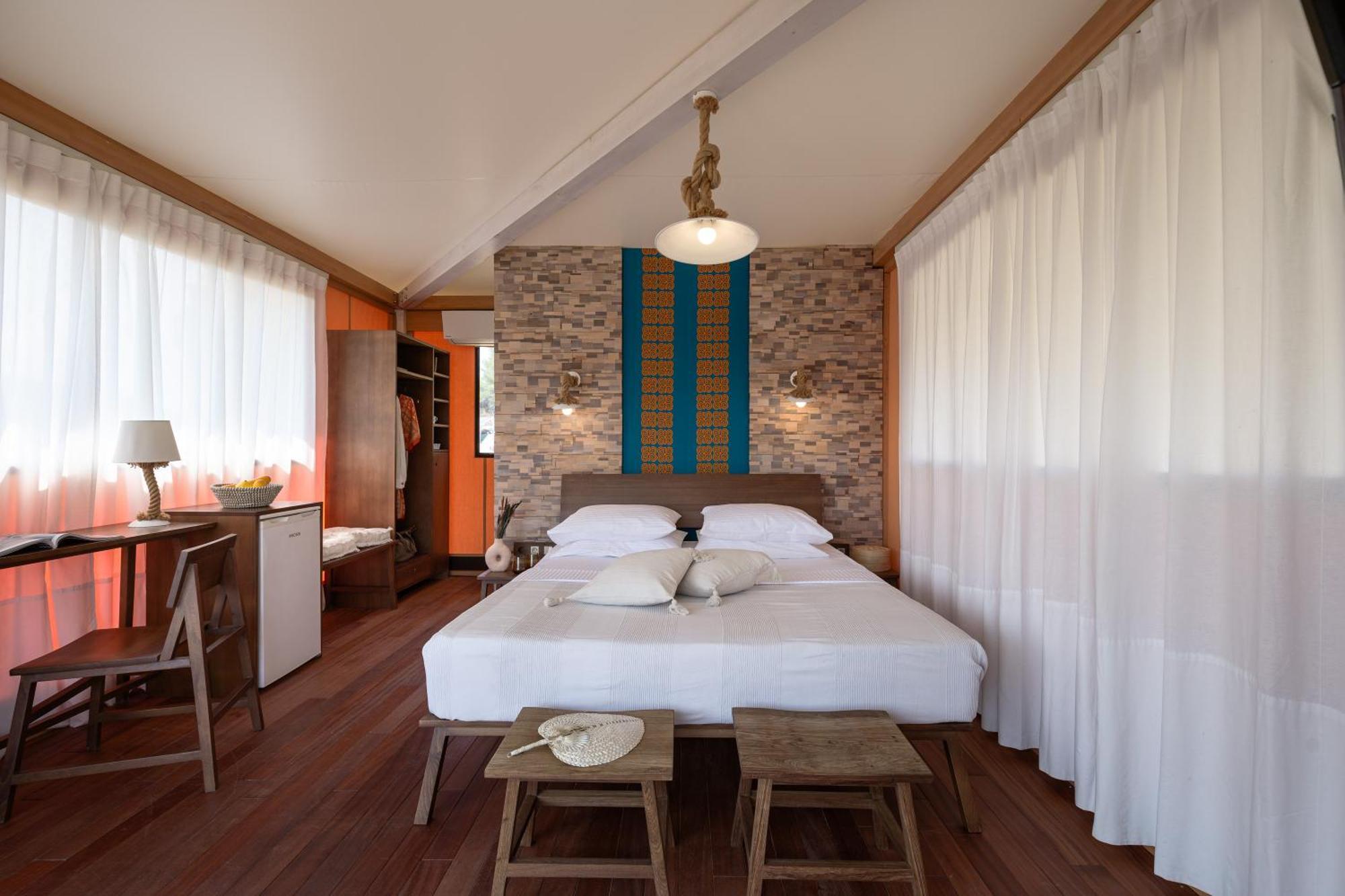 Luxe tent Ihousevillage